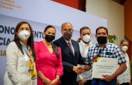 Gobernadora reconoce a personal de apoyo y asistencia a la educación