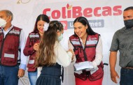Continúa entrega de uniformes escolares, ahora fue en Comala