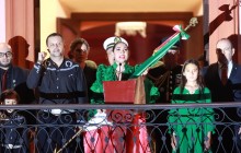 Indira vitorea a héroes de la independencia