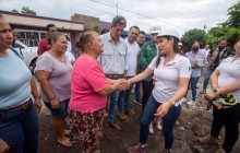 Visita IIndira hospitales y escuelas dañadas tras sismo