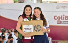 Indira entrega ColiBecas en Minatitlán