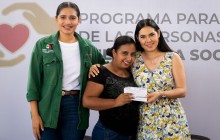 Indira entrega los primeros 700 apoyos a familias damnificadas por el sismo