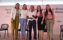 Indira y Montiel entregan más de 55 MdP en apoyos a damnificados de Manzanillo y Mina